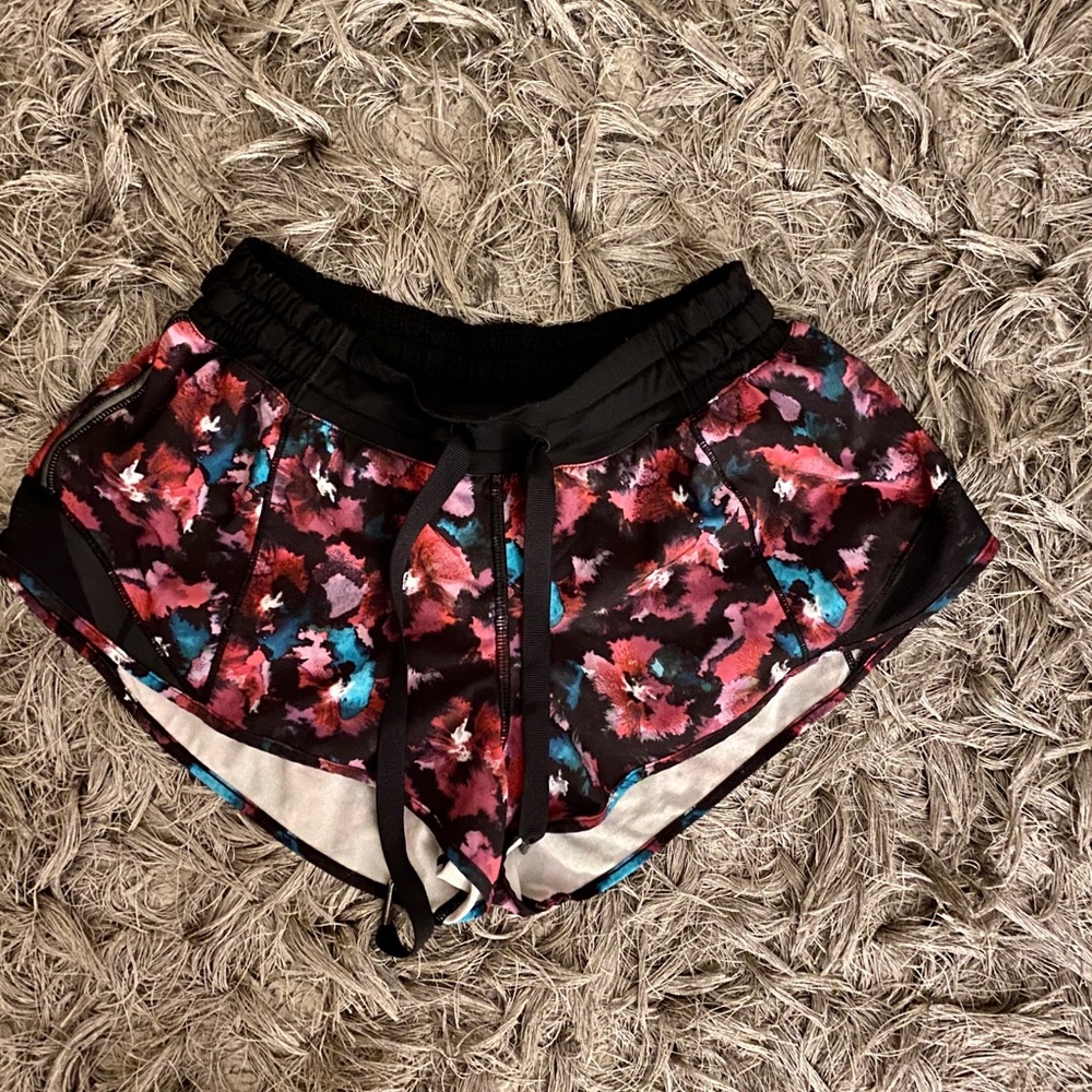 Lulu lemon shorts - Picture 2 of 2